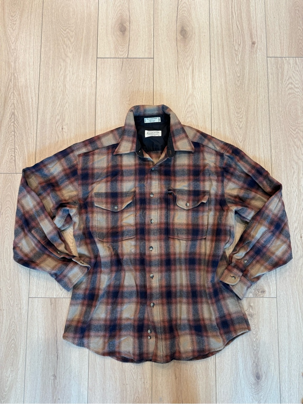 Pendleton 100% Wool Plaid Shirt in Brown & Cream men’s outdoor shirt - Picture 2 of 7